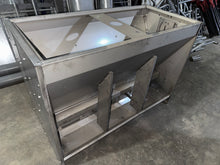 Cargar imagen en el visor de la galería, COMEDERO HUMEDO TIPO TOLVA BILATERAL DE 6 BOCAS DE 120 KG
