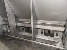 Cargar imagen en el visor de la galería, COMEDERO HUMEDO TIPO TOLVA BILATERAL DE 6 BOCAS DE 120 KG
