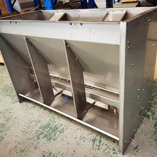Cargar imagen en el visor de la galería, COMEDERO HUMEDO TIPO TOLVA BILATERAL DE 6 BOCAS DE 120 KG
